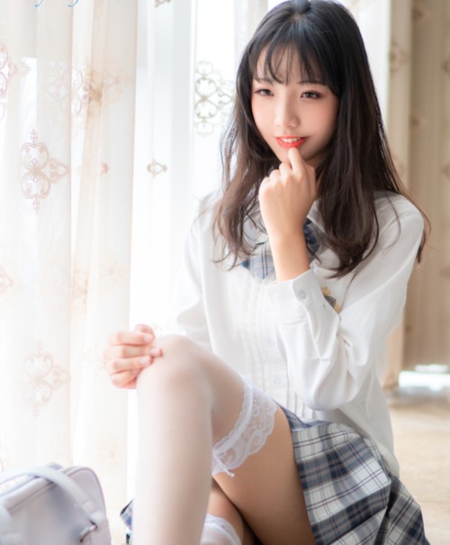53538-微博高颜值写卝真嫩模『Murm』大尺度土豪定制私卝拍流卝出 拍摄花絮和露脸自卝慰视卝频.jpg